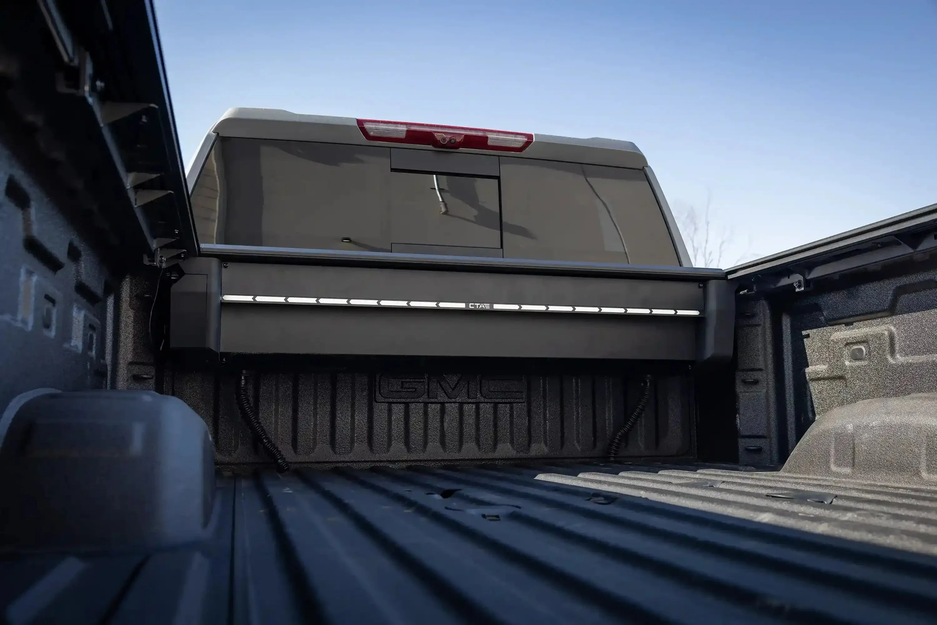 2020-2026 Chevy Silverado / GMC Sierra 2500 Retractable Tonneau Cover - Image 3