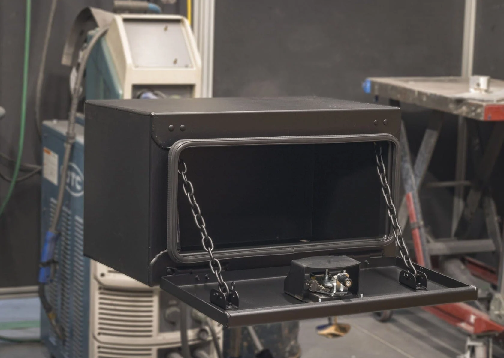 Underbody Carbon Steel Toolbox - 14x16x24 - Image 4