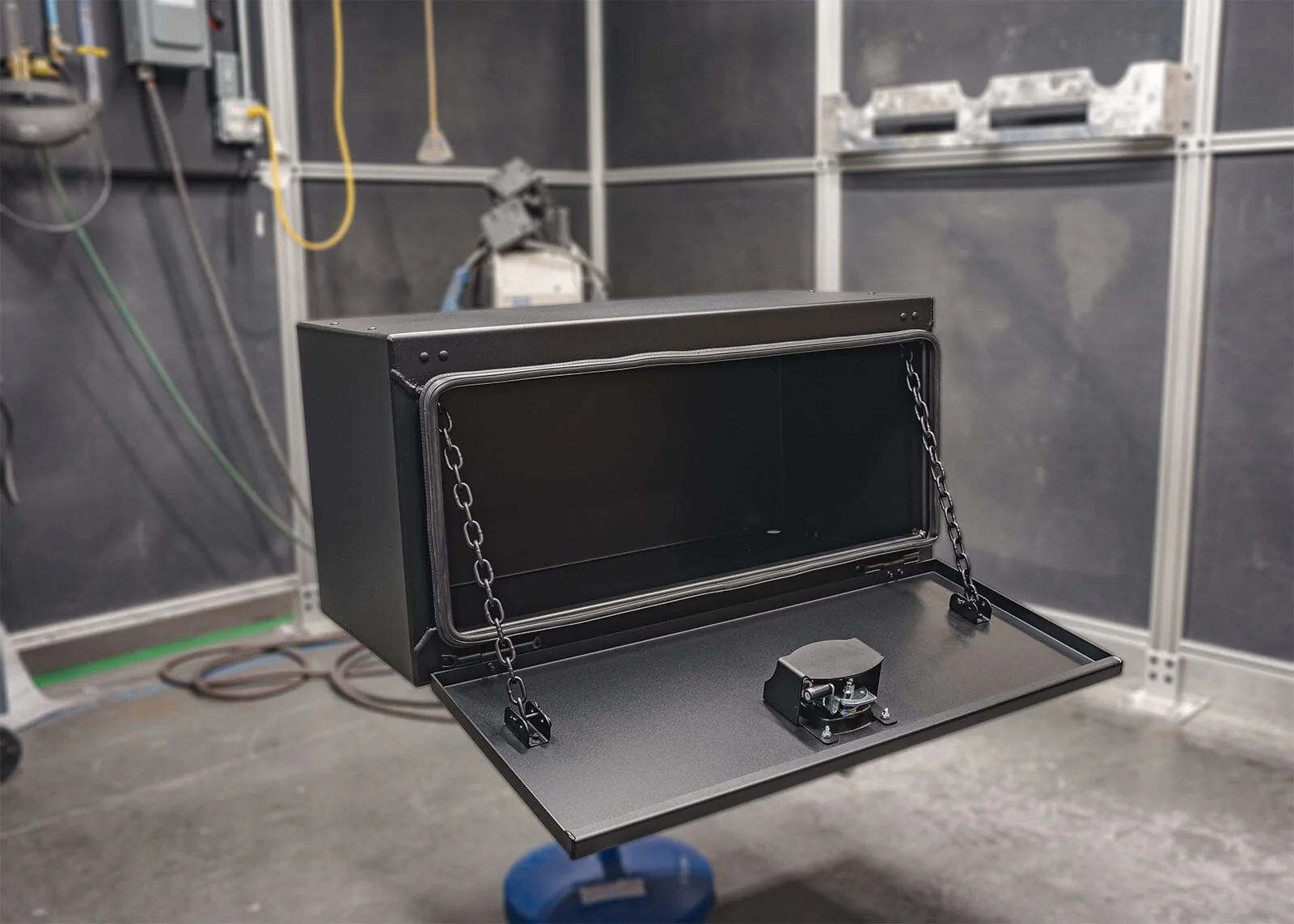 Underbody Carbon Steel Toolbox - 18x18x36 - Image 4